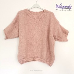 Włoski sweterek oversize z krótkim rękawem – kobiecy, miękki i elegancki