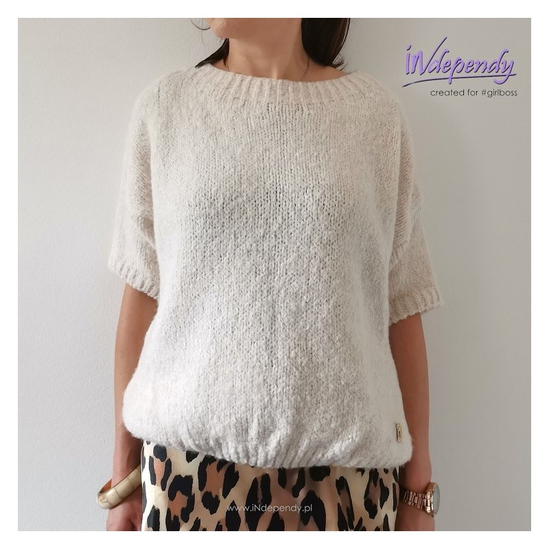 Włoski sweterek oversize z krótkim rękawem – kobiecy, miękki i elegancki Włoski sweterek oversize z krótkim rękawem – kobiecy, miękki i elegancki