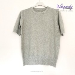 Dzianinowa bluzka basic – elegancka baza kapsułowej garderoby | wiskoza