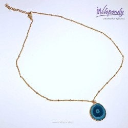 Złoty naszyjnik z naturalnym niebieskim agatem. Krótki, regulowany i antyalergiczny. Idealny na co dzień.