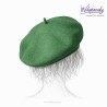 Klasyczny beret damski wełniany – styl i wygoda