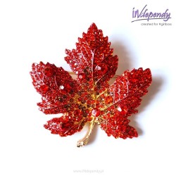 Broszka liść klonu – elegancka biżuteria do płaszcza i swetra