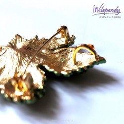 Broszka liść klonu – elegancka biżuteria do płaszcza i swetra