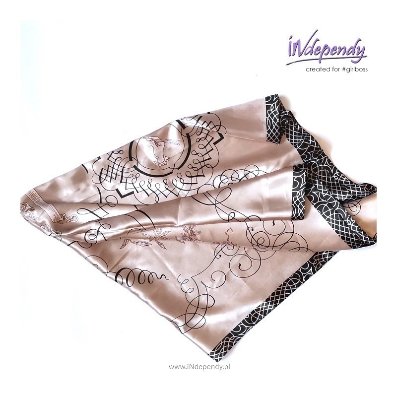 Elegancka chusta satynowa 90x90 – pudroworóżowo-beżowa