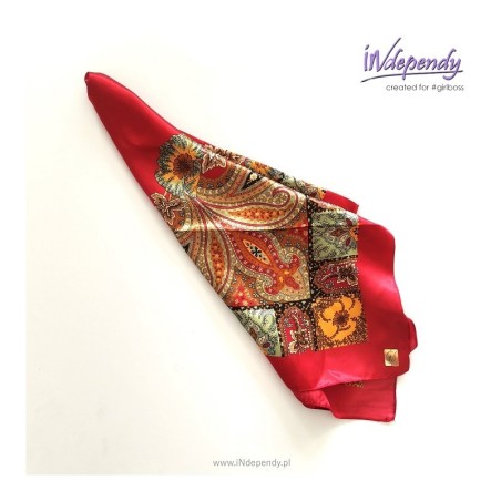Satynowa chusta do płaszcza 90x90 cm – czerwona z akcentami oliwkowymi i żółtymi