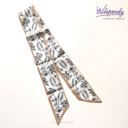 Satynowa gawroszka damska – elegancki roślinny print w neutralnych tonach