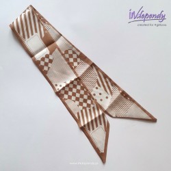 Chustka na szyję damska – mieszanka printów w neutralnej palecie