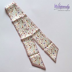 Chustka na szyję satynowa – delikatne kwiatuszki