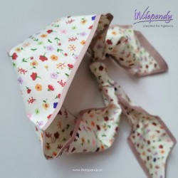 Chustka na szyję satynowa – delikatne kwiatuszki