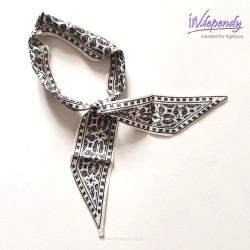 Chustka na szyję satynowa – geometryczny motyw