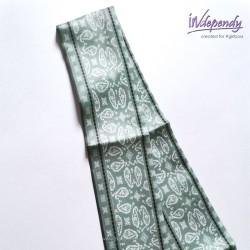 Chustka na szyję satynowa – zielona z konturowym wzorem