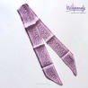 Wąski szaliczek damski – liliowy z geometrycznym motywem