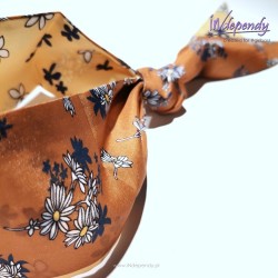 Satynowa gawroszka damska dwustronna – kwiatowy szaliczek