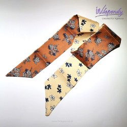 Satynowa gawroszka damska dwustronna – kwiatowy szaliczek