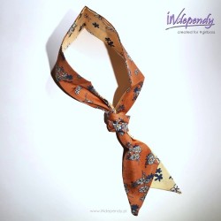 Satynowa gawroszka damska dwustronna – kwiatowy szaliczek