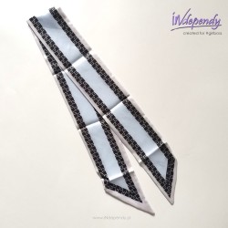 Elegancka gawroszka satynowa bladoniebieska – styl formalny