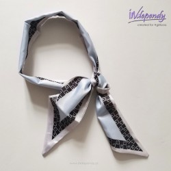 Elegancka gawroszka satynowa bladoniebieska – styl formalny