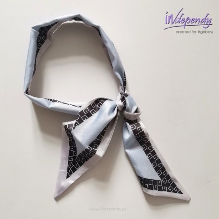 Elegancka gawroszka satynowa bladoniebieska – styl formalny